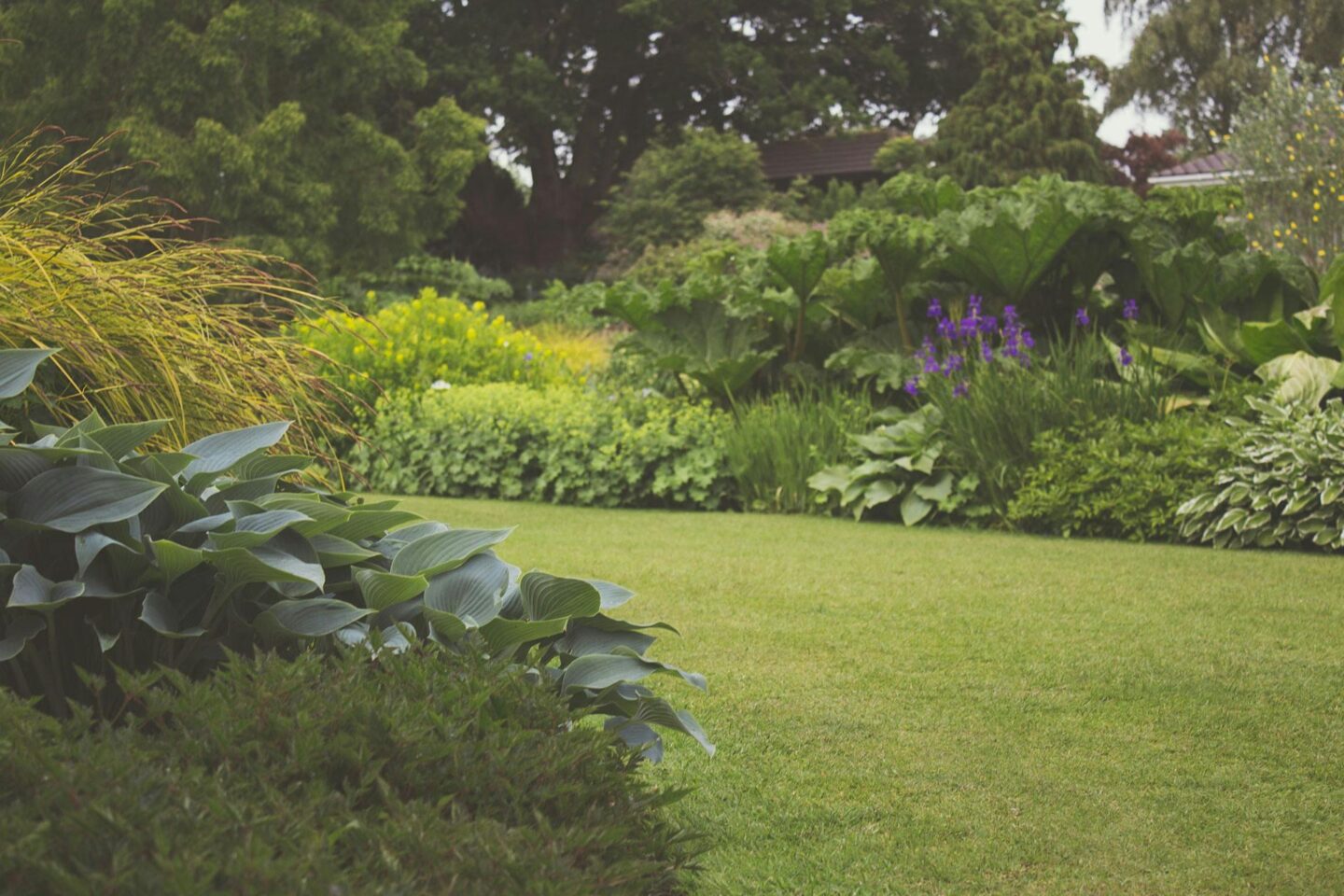 How to Choose a Garden Bench